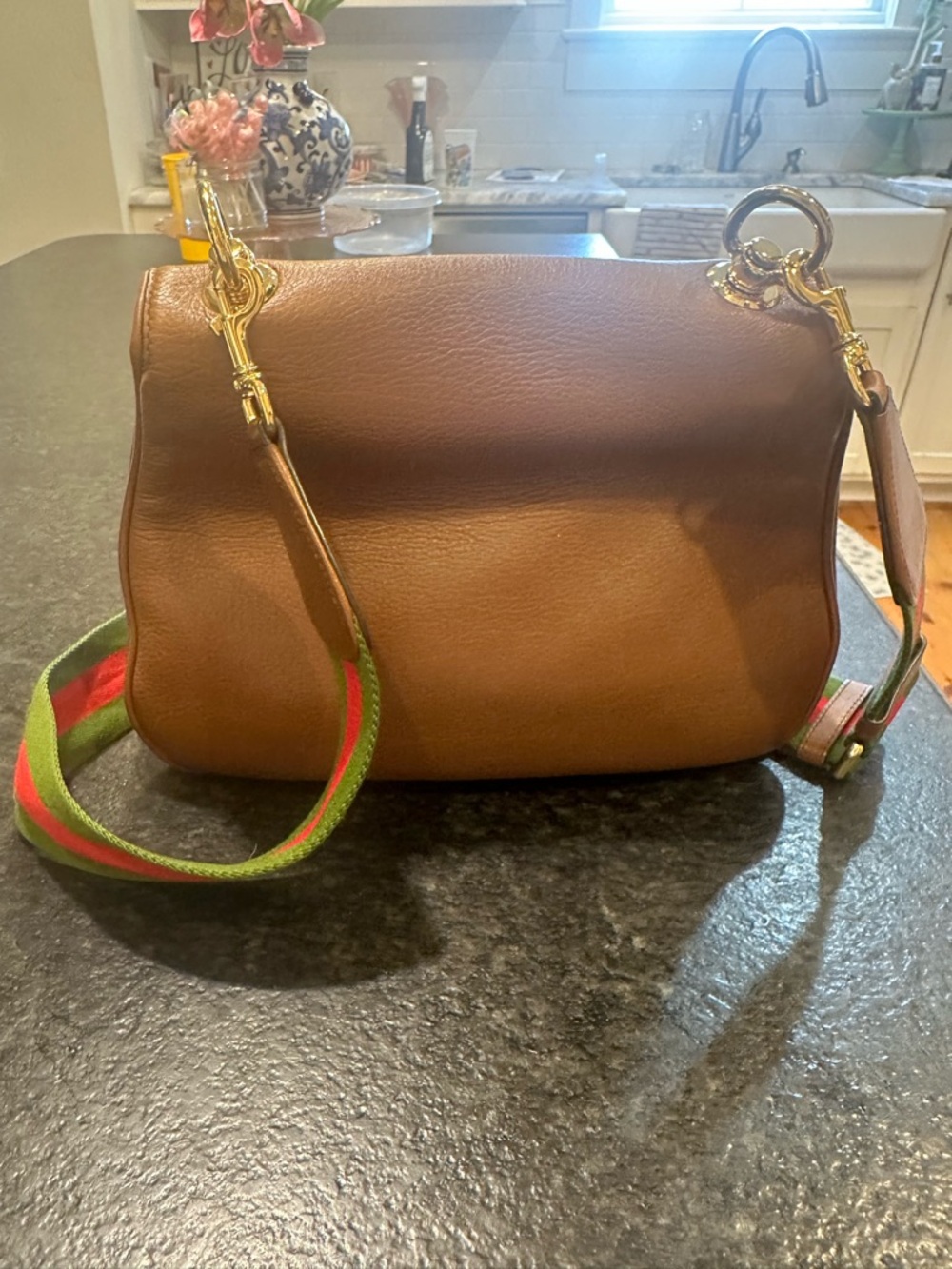Gucci Tan Leather Shoulder Bag with Gold Logo - Picture 10 of 10
